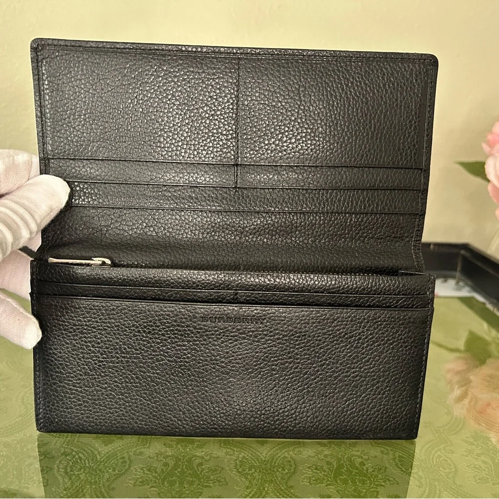 Father’s Day Burberry Black Leather Bifold Wallet w/ Nova Check Interior Slot